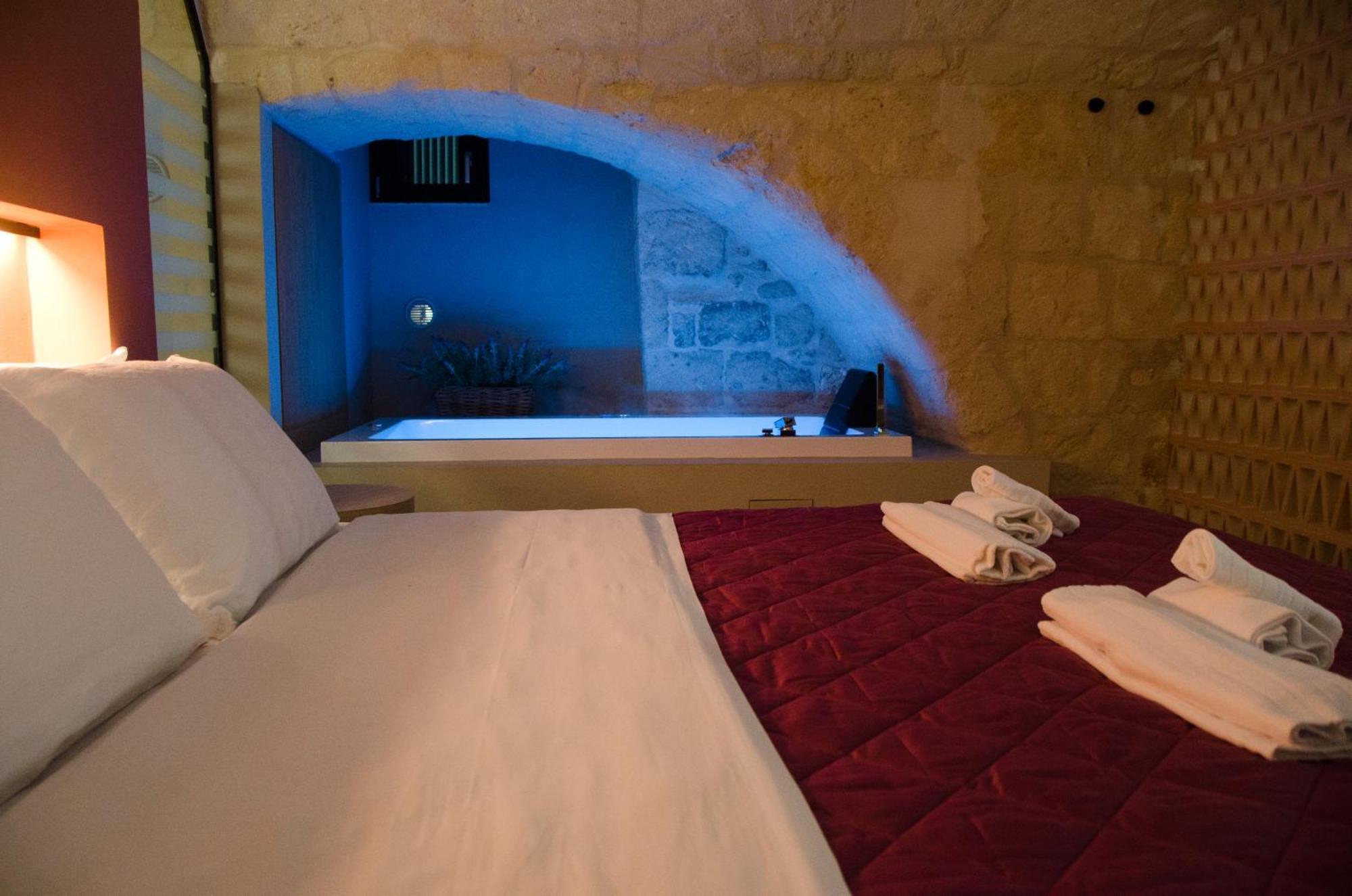 Suite Santa Caterina Монополи Экстерьер фото